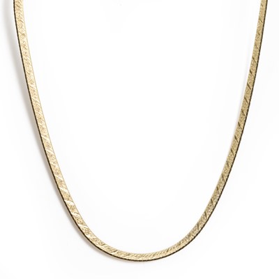 Lot 356 - A herringbone link chain