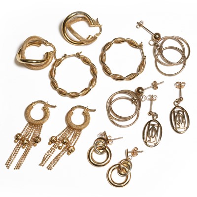 Lot 296 - A group of 9ct gold earrings