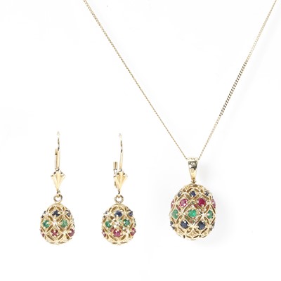 Lot 123 - A 9ct gold gemstone set egg pendant and earrings set
