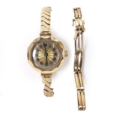 Lot 434 - A 9ct gold mechanical bracelet watch and a watch bracelet