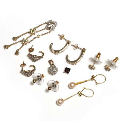 Lot 273 - A group of gold and silver jewellery
