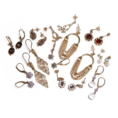 Lot 279 - A collection of earrings