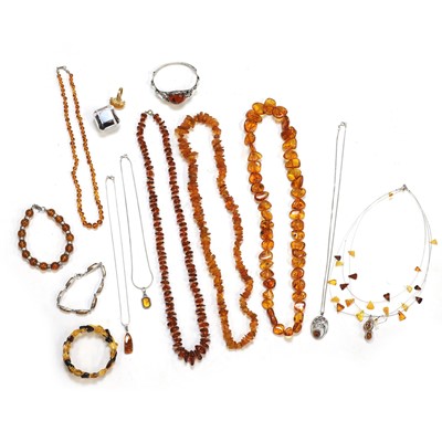 Lot 322 - A collection of amber jewellery