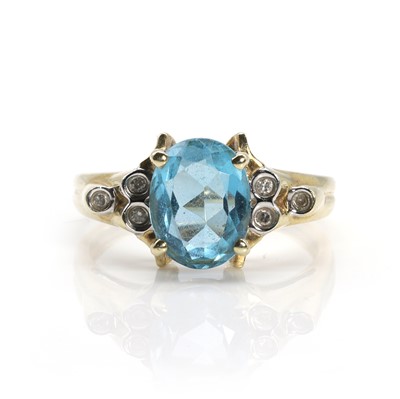Lot 103 - A 9ct gold topaz ring