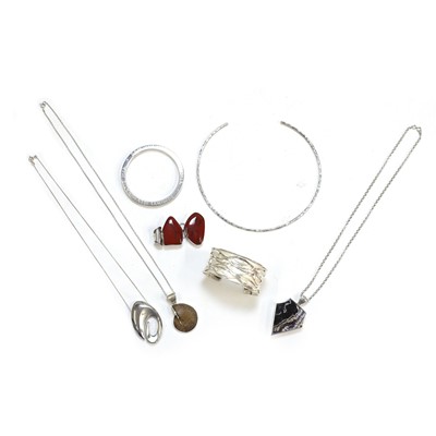Lot 325 - A collection of silver and hardstone jewellery
