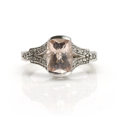 Lot 76 - A 14ct white gold morganite ring