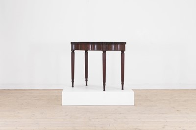 Lot 82 - A Federal cherrywood tea table