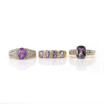 Lot 249 - A group of three 9ct gold rings