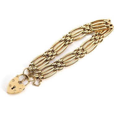 Lot 371 - A 9ct gold gate bracelet