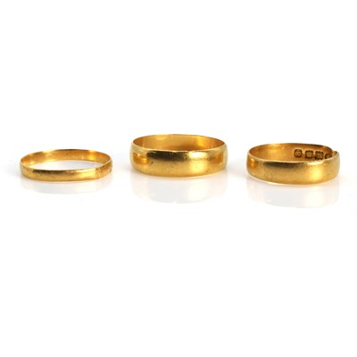 Lot 275 - A group of three 22ct gold wedding rings