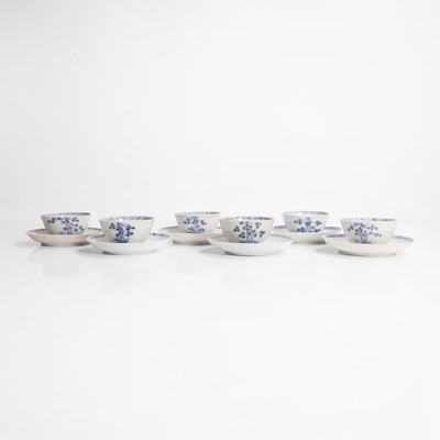 Lot 566 - A collection of Chinese Nanking Cargo blue and white teacups and saucers