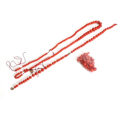 Lot 220 - A strand of graduated red coral beads