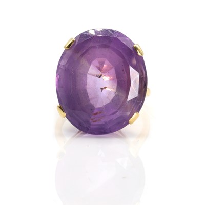 Lot 174 - A large amethyst single stone ring