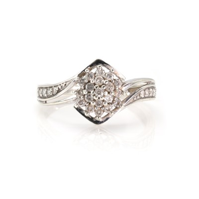 Lot 106 - A 9ct white gold diamond cluster ring