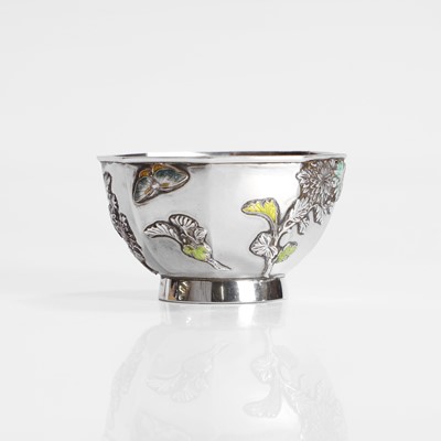 Lot 487 - A Japanese export silver cup