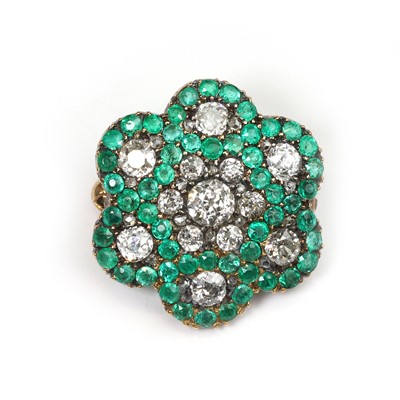 Lot 47 - A diamond and emerald brooch