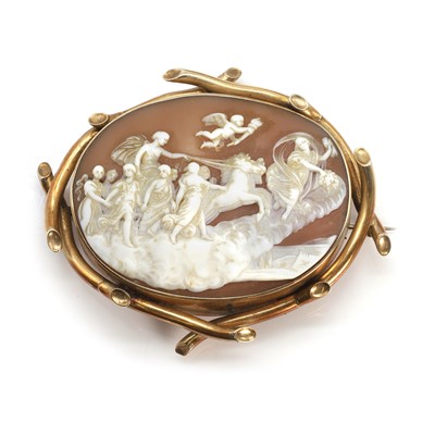 Lot 24 - A Victorian shell cameo brooch