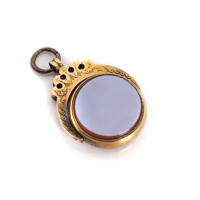 Lot 387 - A 15ct gold spinning fob