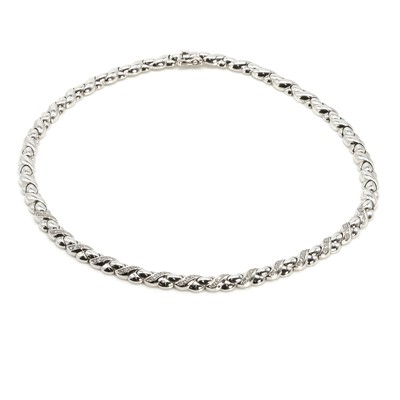 Lot 164 - An 18ct white gold diamond necklace