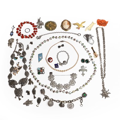 Lot 341 - A collection of antique and vintage costume jewellery