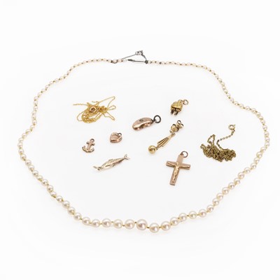 Lot 304 - A group of gold and cultured pearl jewellery
