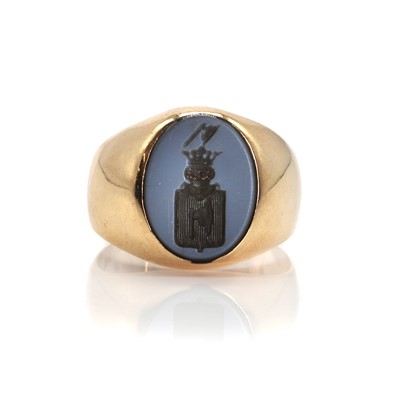Lot 394 - A gentlemen's signet ring