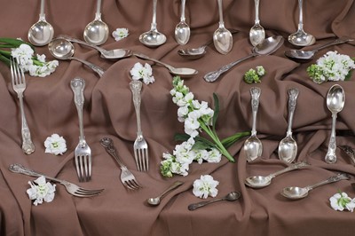 Lot 629 - A George V cased canteen of silver flatware