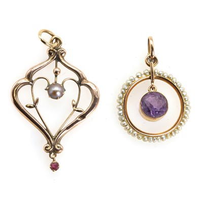 Lot 264 - Two Edwardian pendants