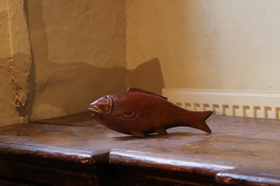 Lot 526 - A carved wooden box