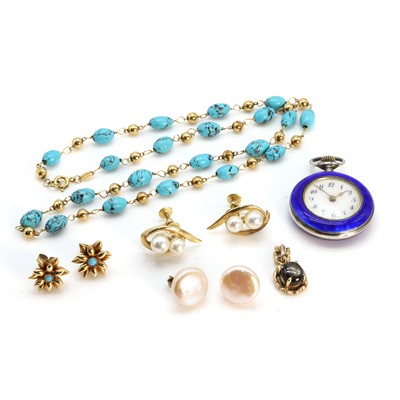 Lot 300 - A small collection of jewellery