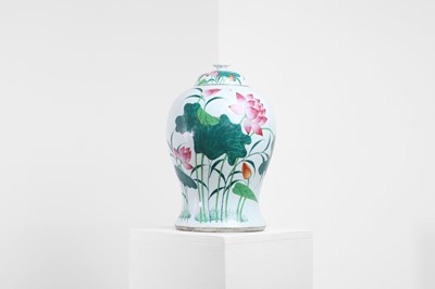 Lot 90 - An export porcelain baluster vase and cover