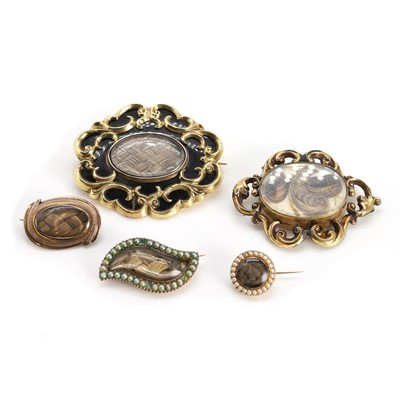 Lot 294 - A collection of antique mourning brooches