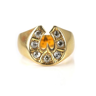 Lot 395 - A diamond set horseshoe ring