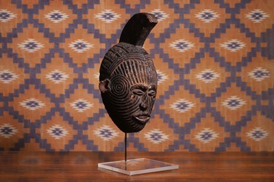 Lot 661 - A carved wood Tribal mask