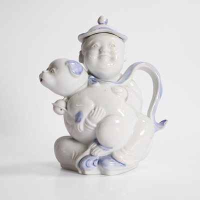 Lot 30 - A Japanese Hirado teapot