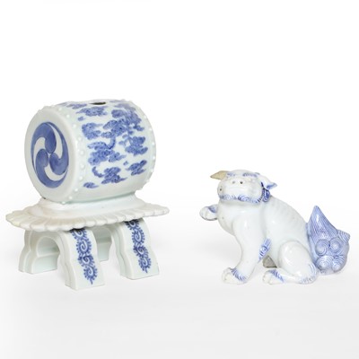 Lot 93 - A group of Japanese blue and white