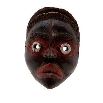Lot 471 - A carved Dan 'Bagle' mask