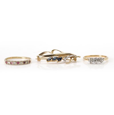 Lot 242 - A small group of gold jewellery