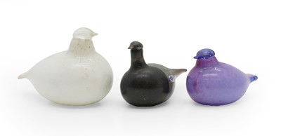 Lot 358 - A group of three Nuutajärvi glass birds