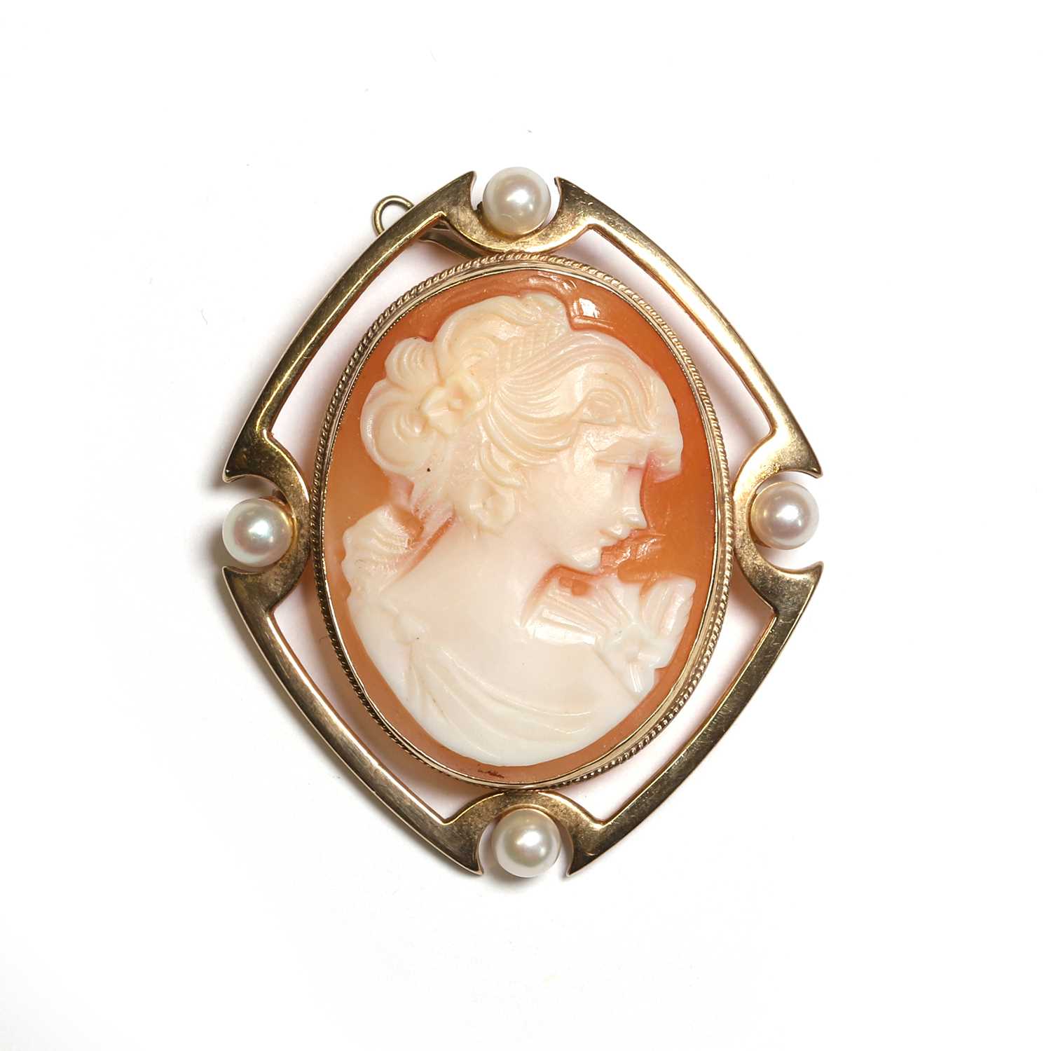 Lot 56 - A shell cameo and cultured pearl brooch/pendant