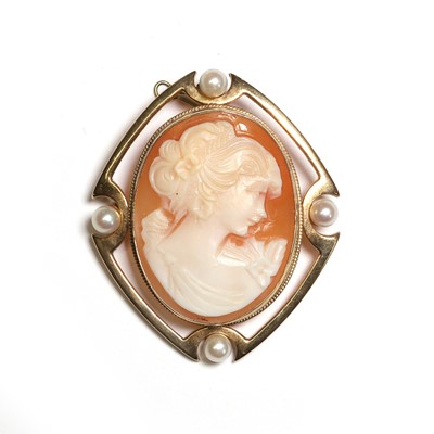 Lot 56 - A shell cameo and cultured pearl brooch/pendant
