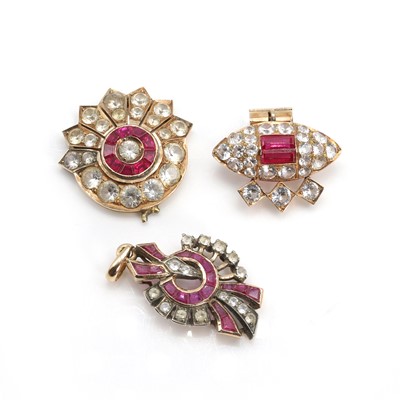 Lot 209 - A group of three retro style synthetic gemstone pendants