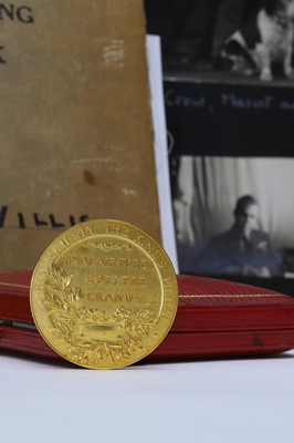 Lot 76 - A George VI Royal Air Force College Cranwell 'The King's Medal'