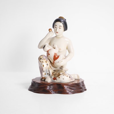 Lot 473 - A Japanese Kutani ware okimono