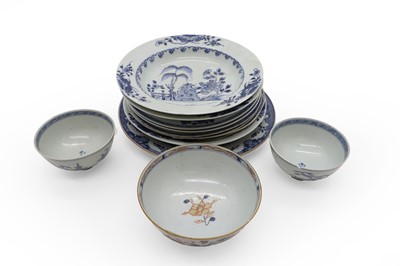 Lot 282 - A pair of Nanking Cargo blue and white porcelain bowls