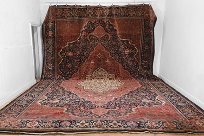 Lot 281 - A large Persian Sarouk wool carpet