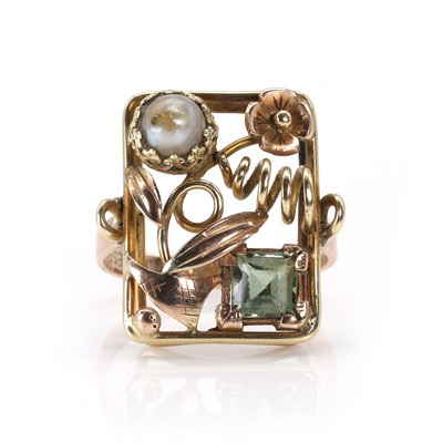 Lot 158 - A Modernist plaque ring