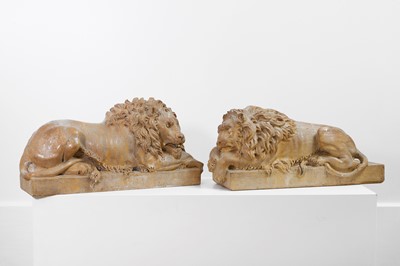 Lot 361 - A pair of carved marble lions after Antonio Canova