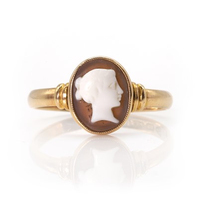 Lot 55 - A 15ct gold shell cameo ring