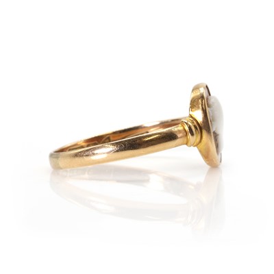 Lot 55 - A 15ct gold shell cameo ring